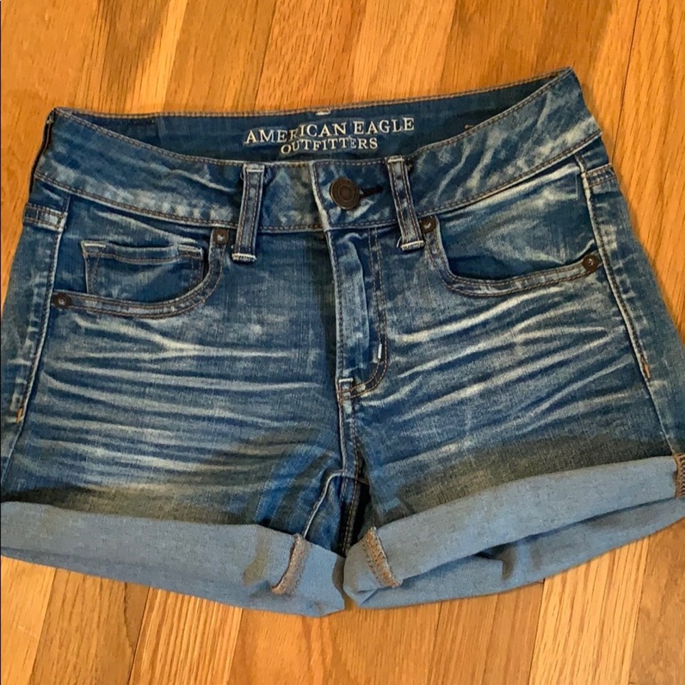 American eagle size 2 shorts.